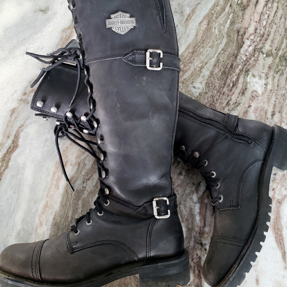 Combat boots